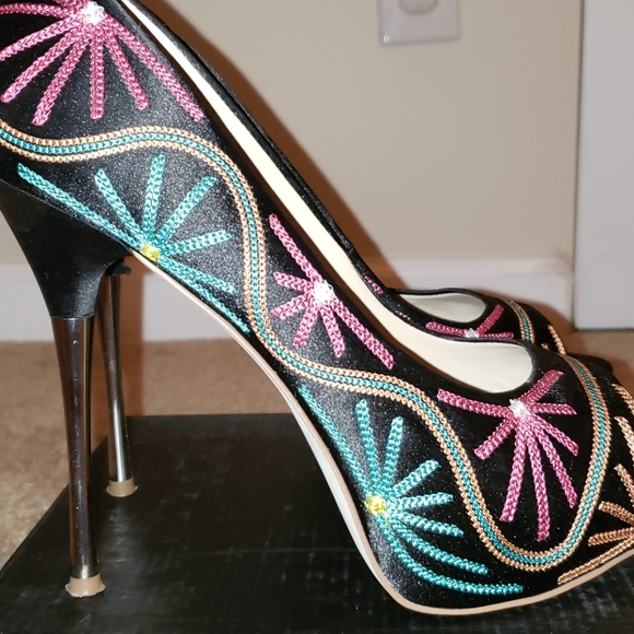 INC International Concepts Peep Toe Pumps Size 9. - Picture 3 of 4